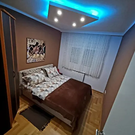 Luxury Apartment *