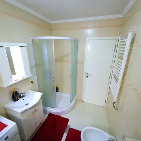 Luxury Apartment *