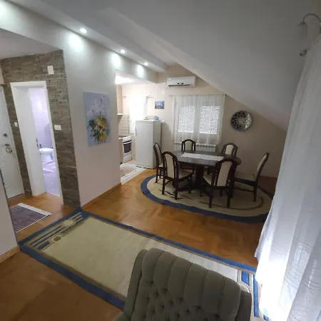 Luxury Apartment *